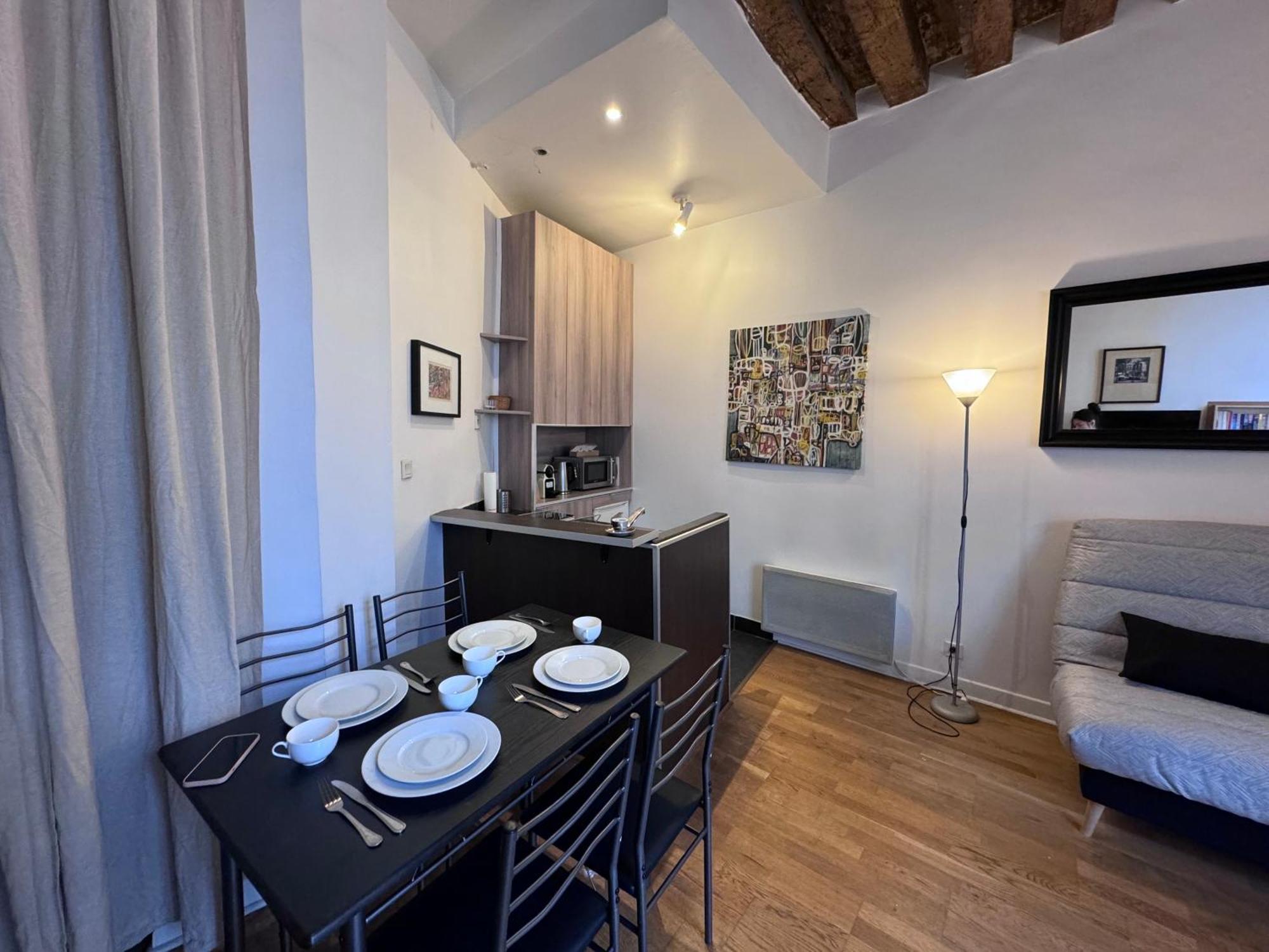 Appartement Typique Parisien Au Coeur Du Marais Exterior foto